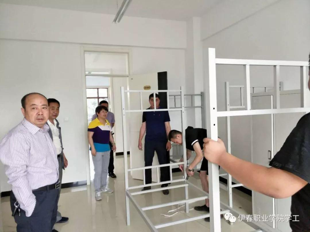 我校順利完成第四學(xué)生公寓調(diào)整搬遷任務(wù)